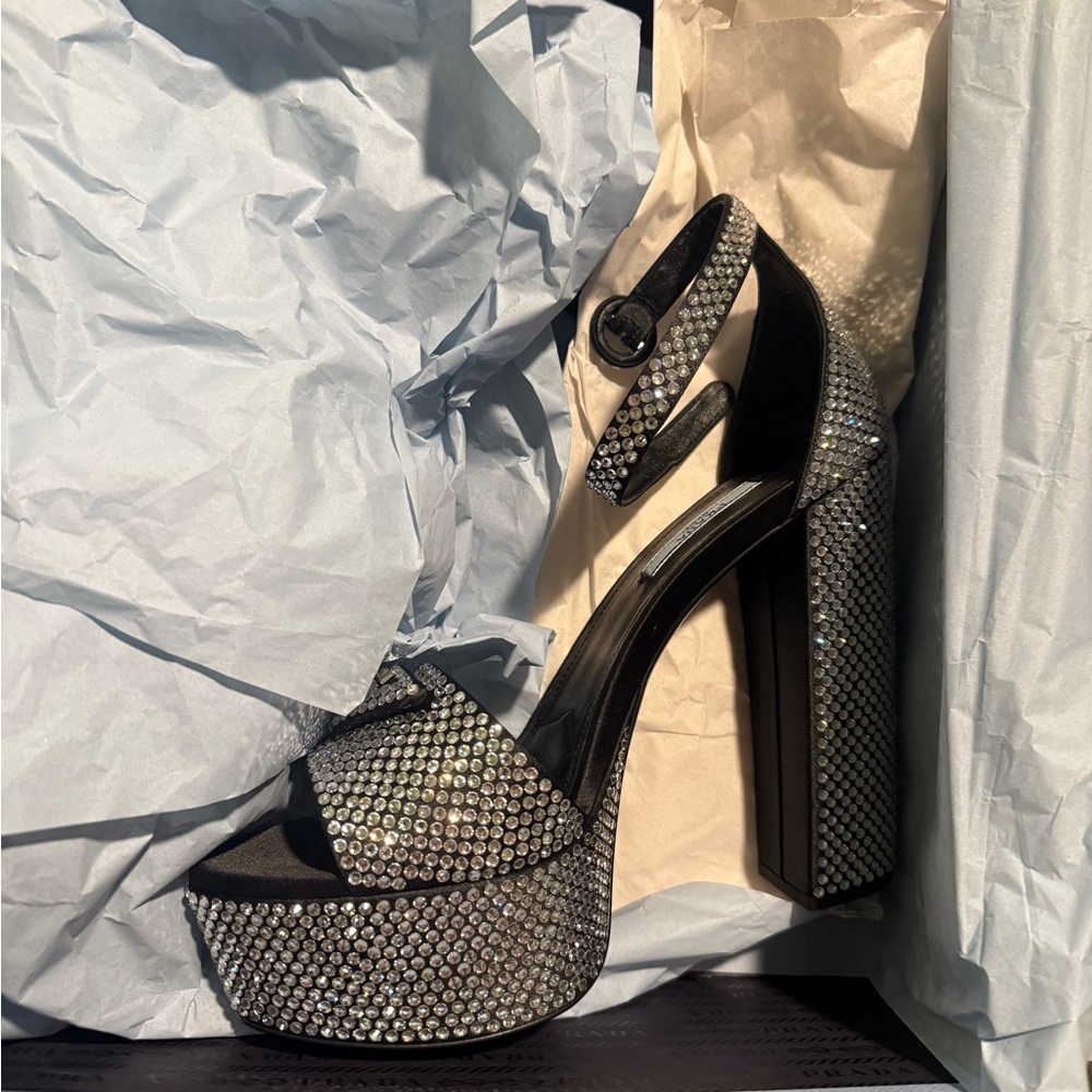 Prada Calzature Donna Crystal heels (size:38 and brand new in box)